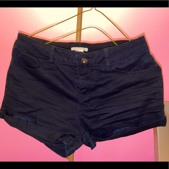 2 H&M Shorts - Picture 4 of 5
